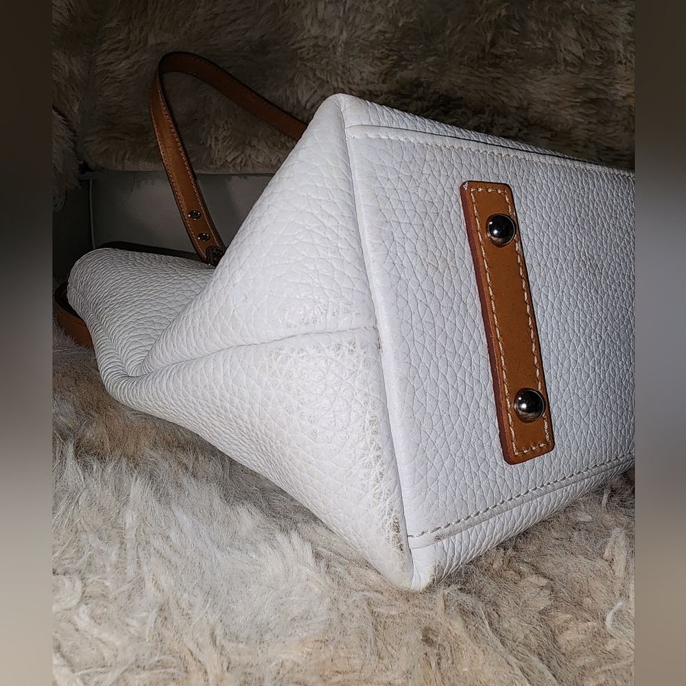 Elegant White and Tan Leather Dooney Bourke Gorgous Tote Bag - Picture 9 of 16